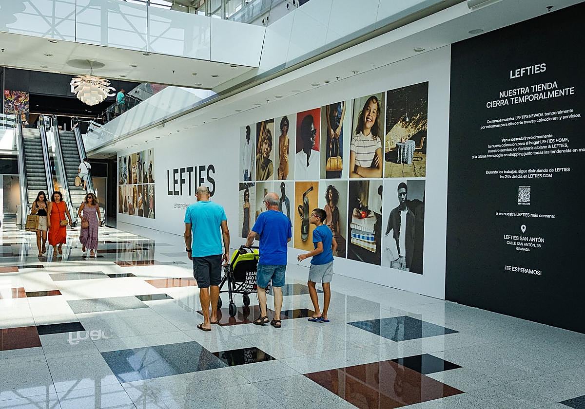 El local de Lefties se está reformando y abrirá a mediados de septiembre.