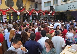 Imagen de laFeria delMediodía en elPaseo de Almería en una edición anterior.