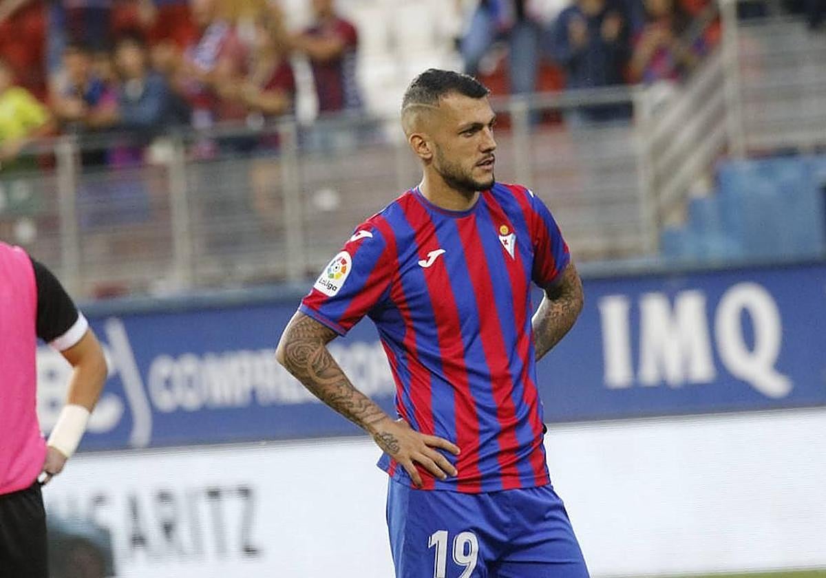El gaditano Stoichkov, en un partido con la SD Eibar.