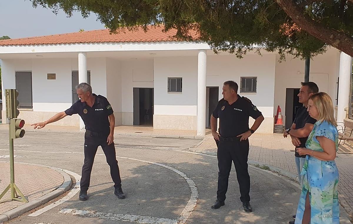 Visita de la concejala María del Carmen Angulo a la Escuela Municipal de Educación Vial.