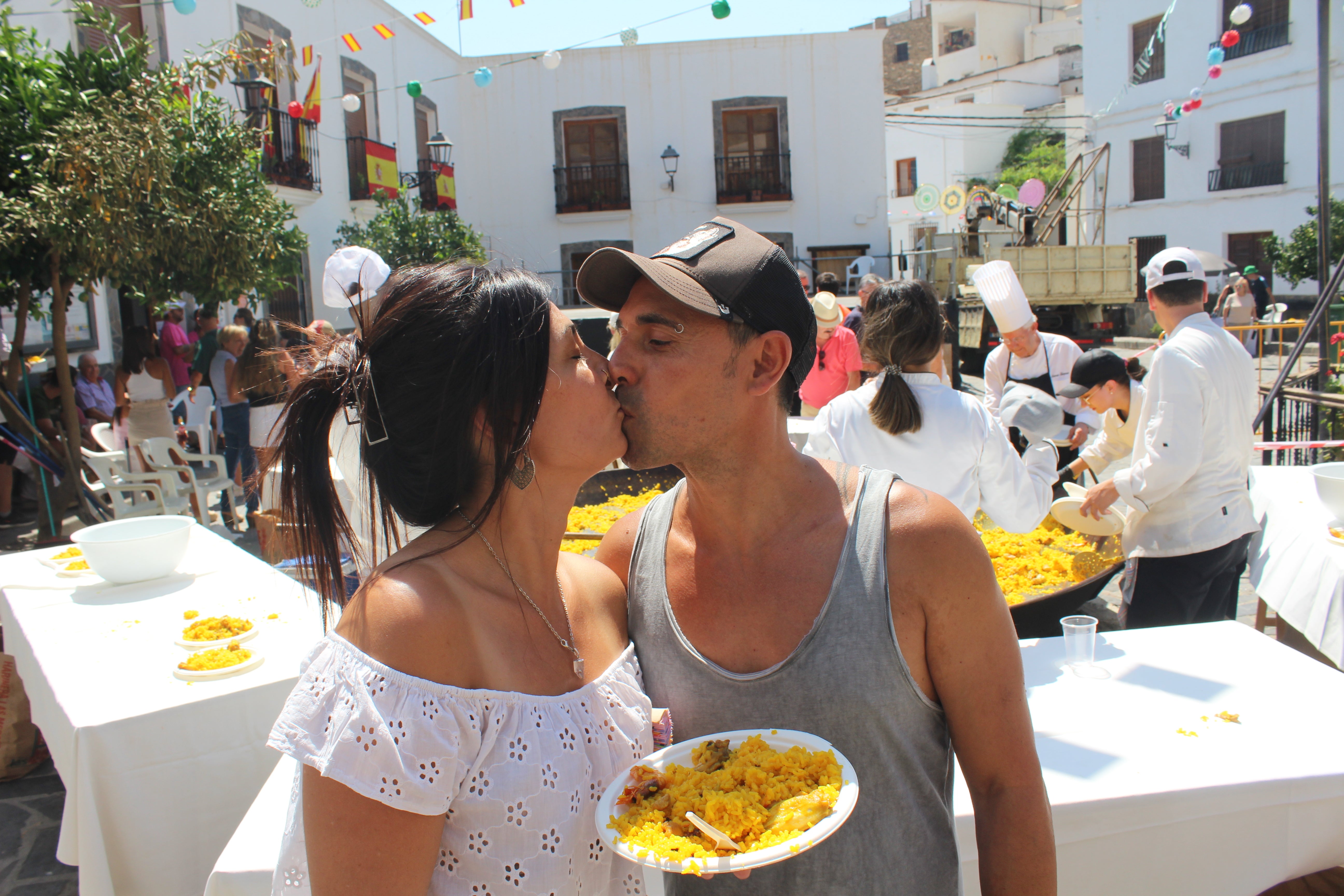 Velefique se da un festín de paella por sus Fiestas Patronales, en imágenes