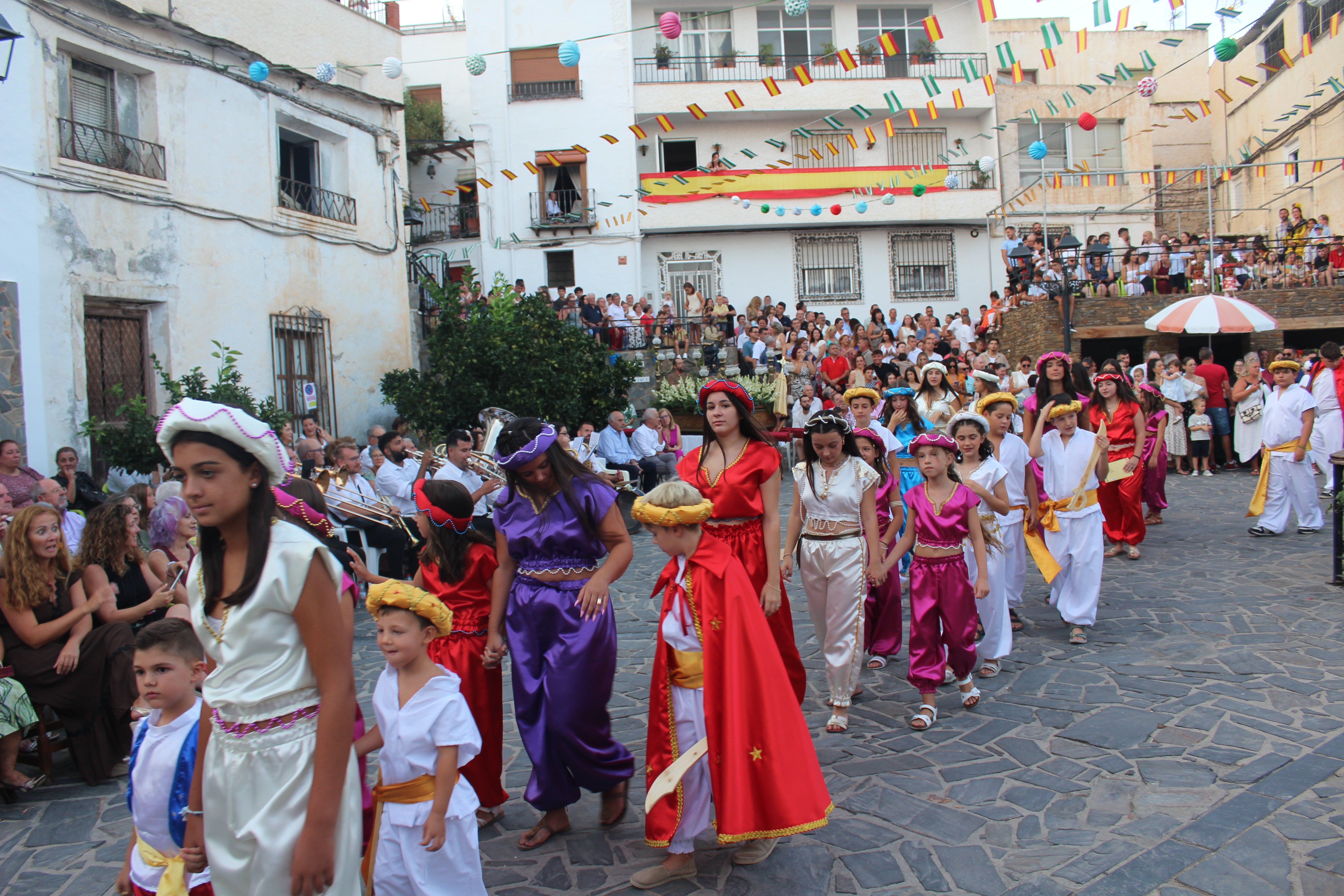 Velefique revive su pasión con los Moros y Cristianos, en imágenes