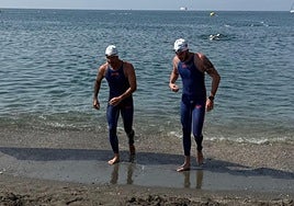 German Rodríguez y Daniel Muñoz se disputan el triunfo al sprint.