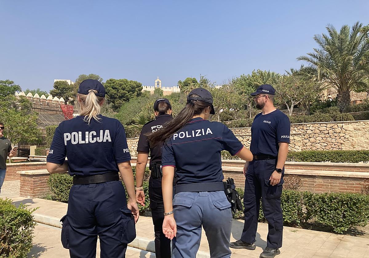 El objetivo es reforzar la prevención de la delincuencia en zonas turísticas y ofrecer asistencia en el idioma de los visitantes.