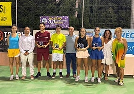 Organizadores y ganadores del torneo sexitano.