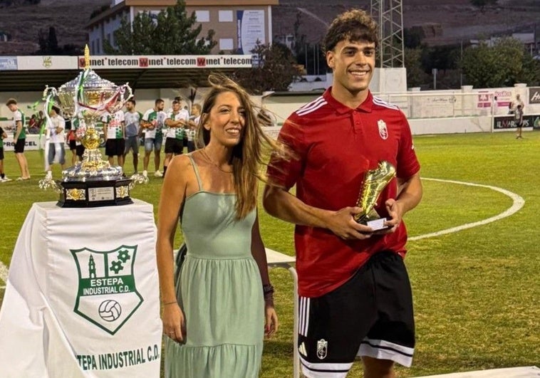 La cantera del Granada recupera a Manu Maza