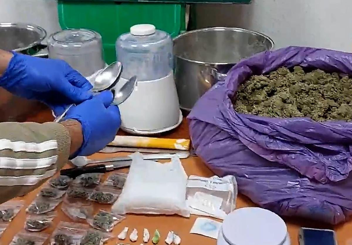Operación de la Guardia Civil en un laboratorio de marihuana en una imagen de archivo.