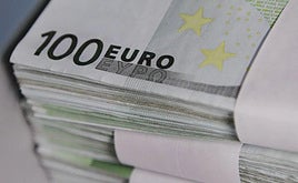 A prisión, un vecino de Almería acusado de comprar ropa de marca con billetes falsos de 100 euros