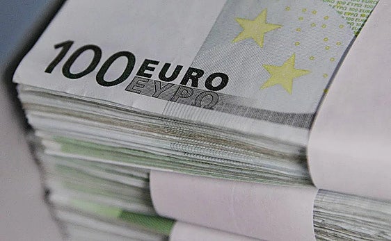 A prisión, un vecino de Almería acusado de comprar ropa de marca con billetes falsos de 100 euros