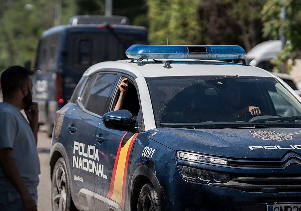 Asesta varias puñaladas en la pierna a su padre de 89 años en Granada.