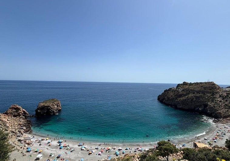 Una prestigiosa revista sitúa a una playa de Granada como «una de las más hermosas»