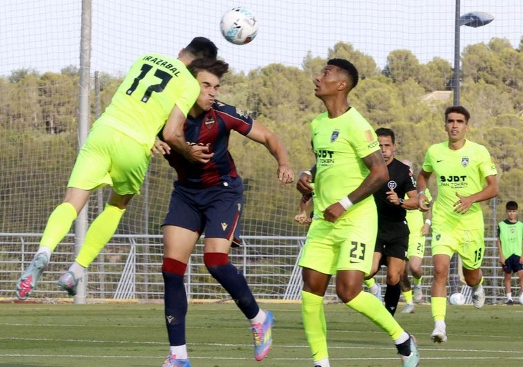 La mitad de los equipos buscan delanteros como el Granada