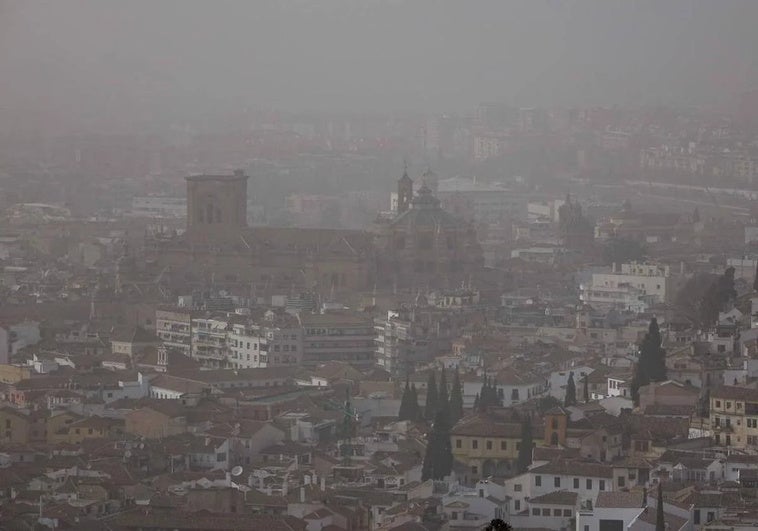 Más calor y calima en Andalucía: hasta cuándo dura el polvo sahariano y zonas más afectadas