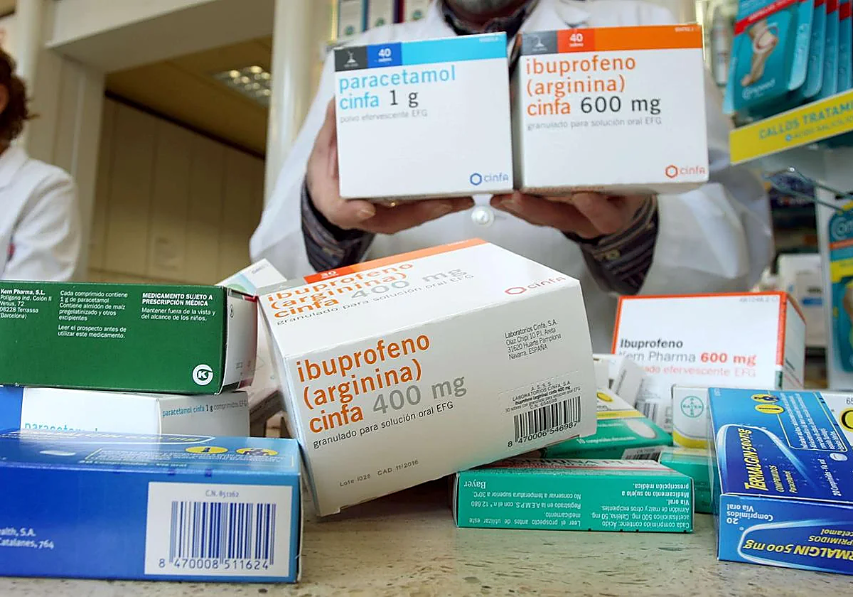 Varias cajas de medicamentos.