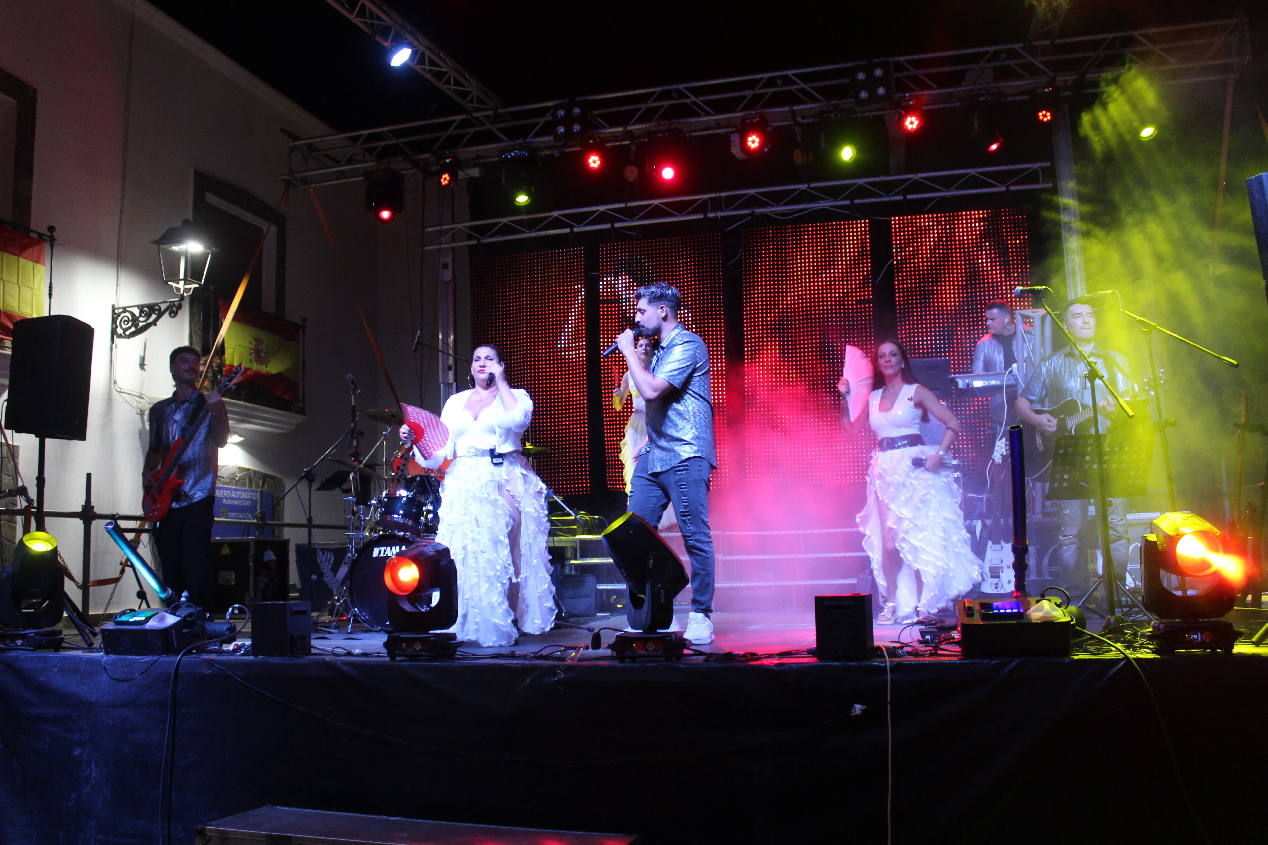 Velefique disfruta de baile y de la familia por sus fiestas, en imágenes