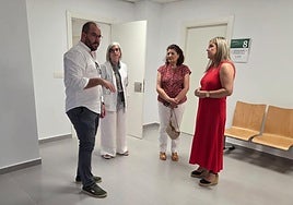 Visita de Elena González y María Dolores Fernández a las instalaciones.