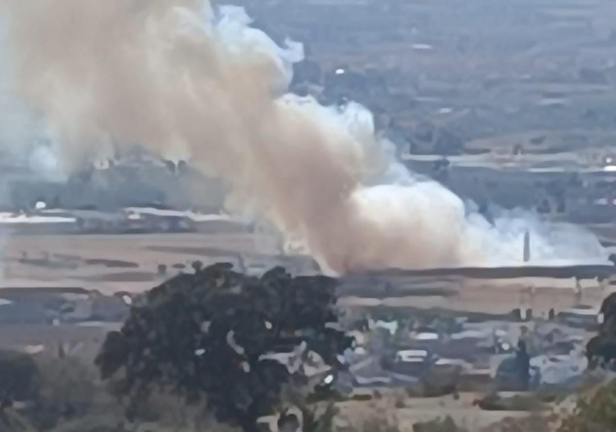 Fuego junto al carril bici de Kinépolis.