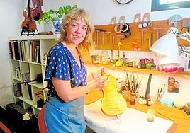 Estructura. La madera se trata en un curvador de luthier que trabaja a 172 grados centígrados.