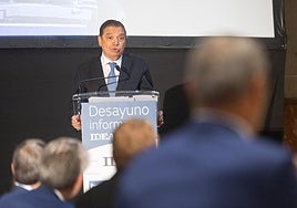 Desayuno informativo con el ministro Luis Planas