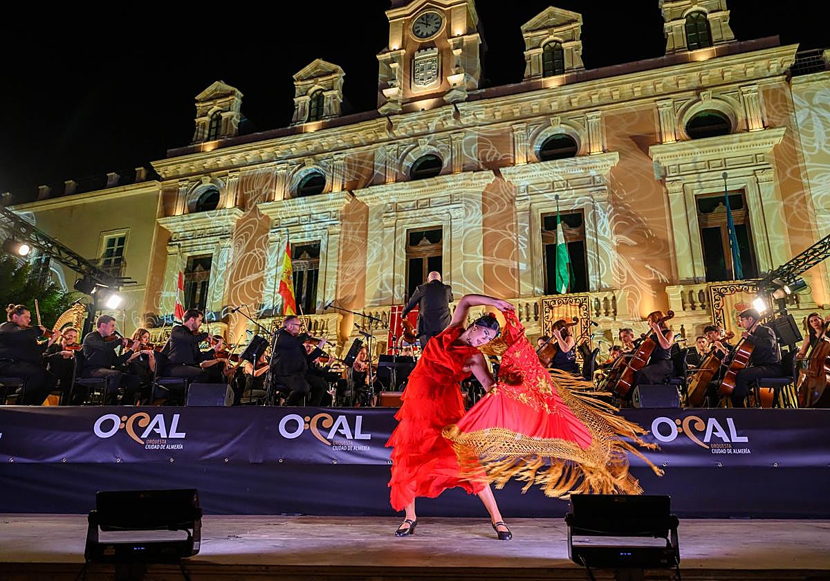 La Ocal 'baila' con Almería por los éxitos conseguidos y los que vendrán en un magnífico concierto