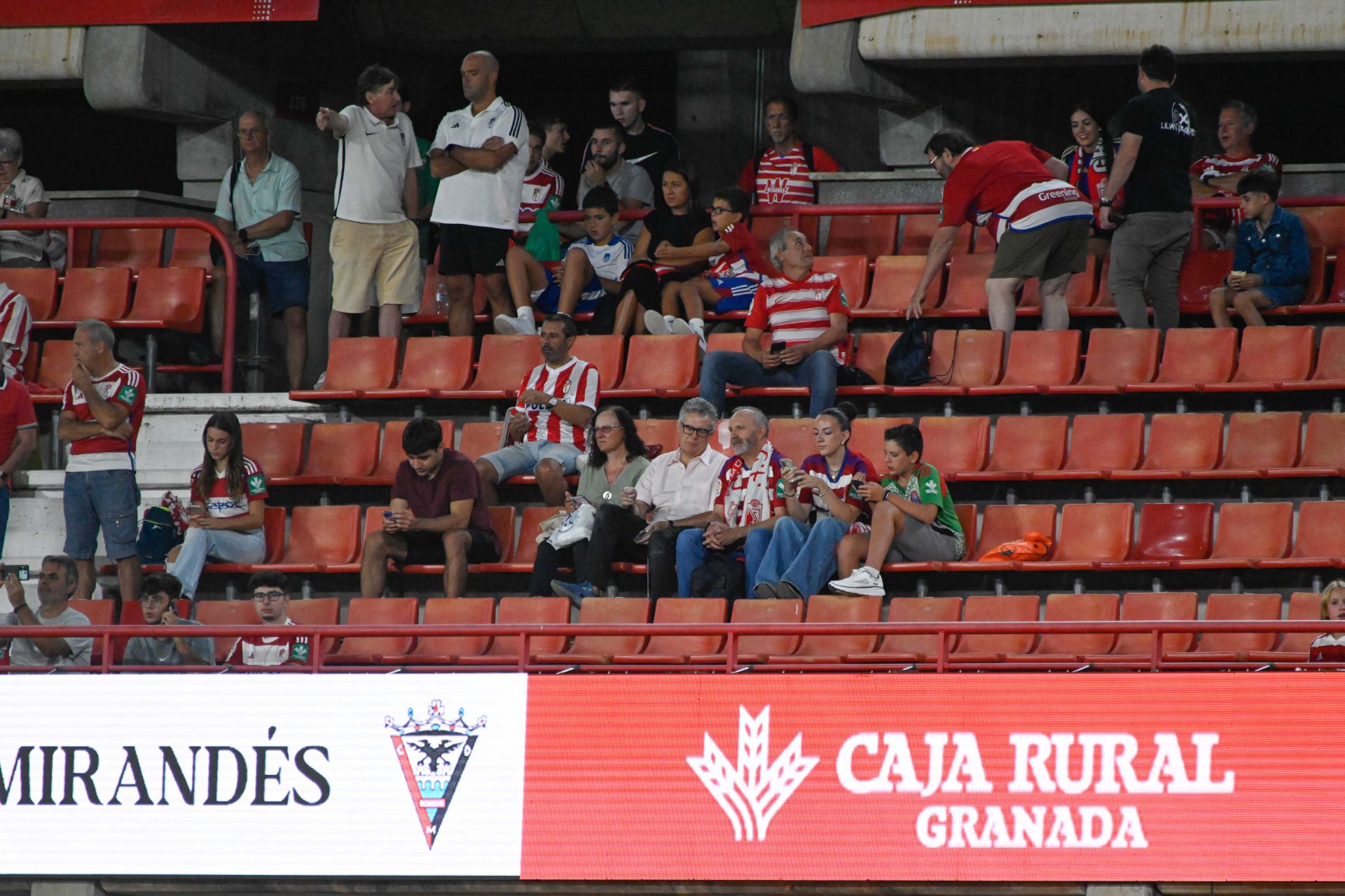 Encuéntrate en la grada del Granada - Mirandés