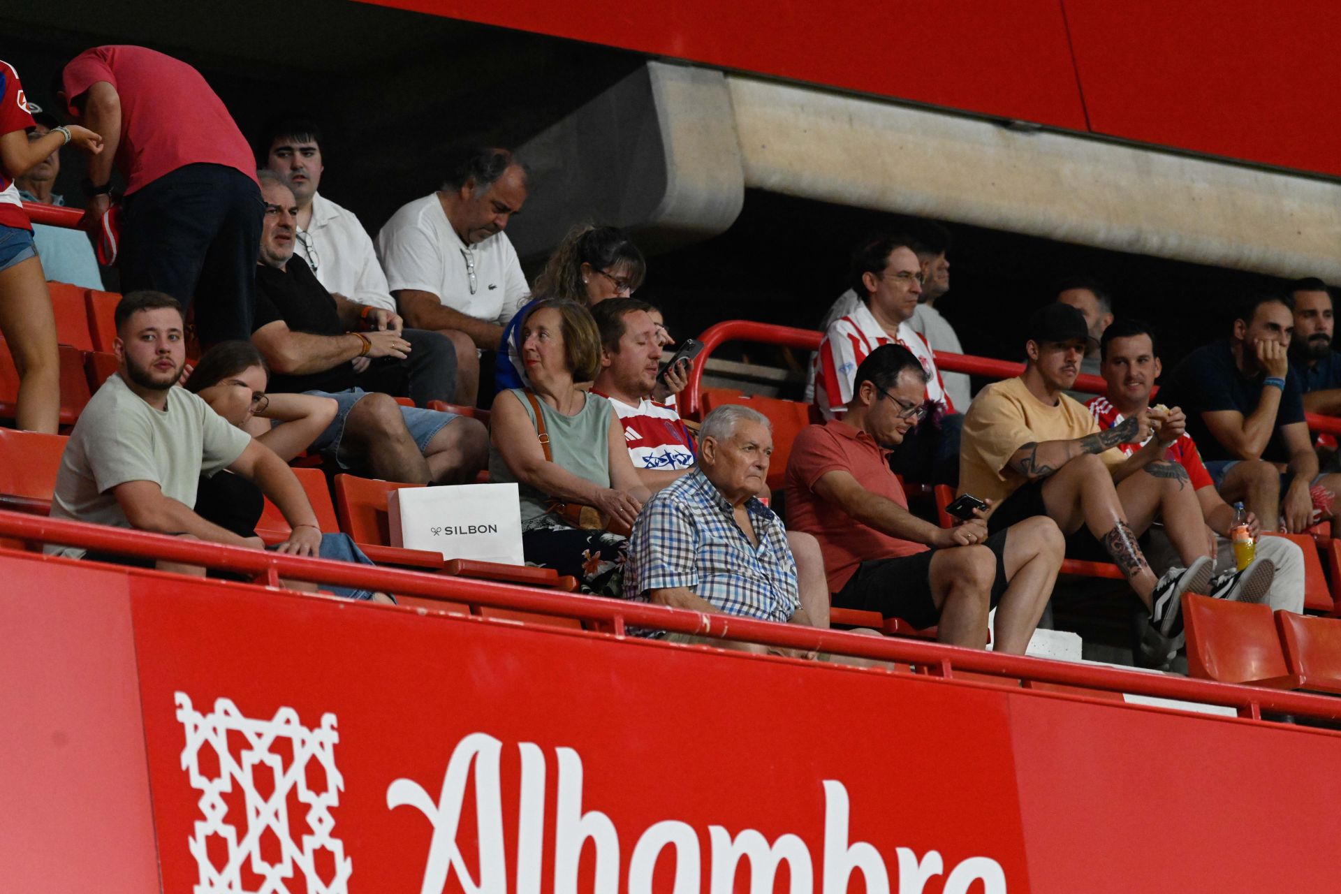 Encuéntrate en la grada del Granada - Mirandés