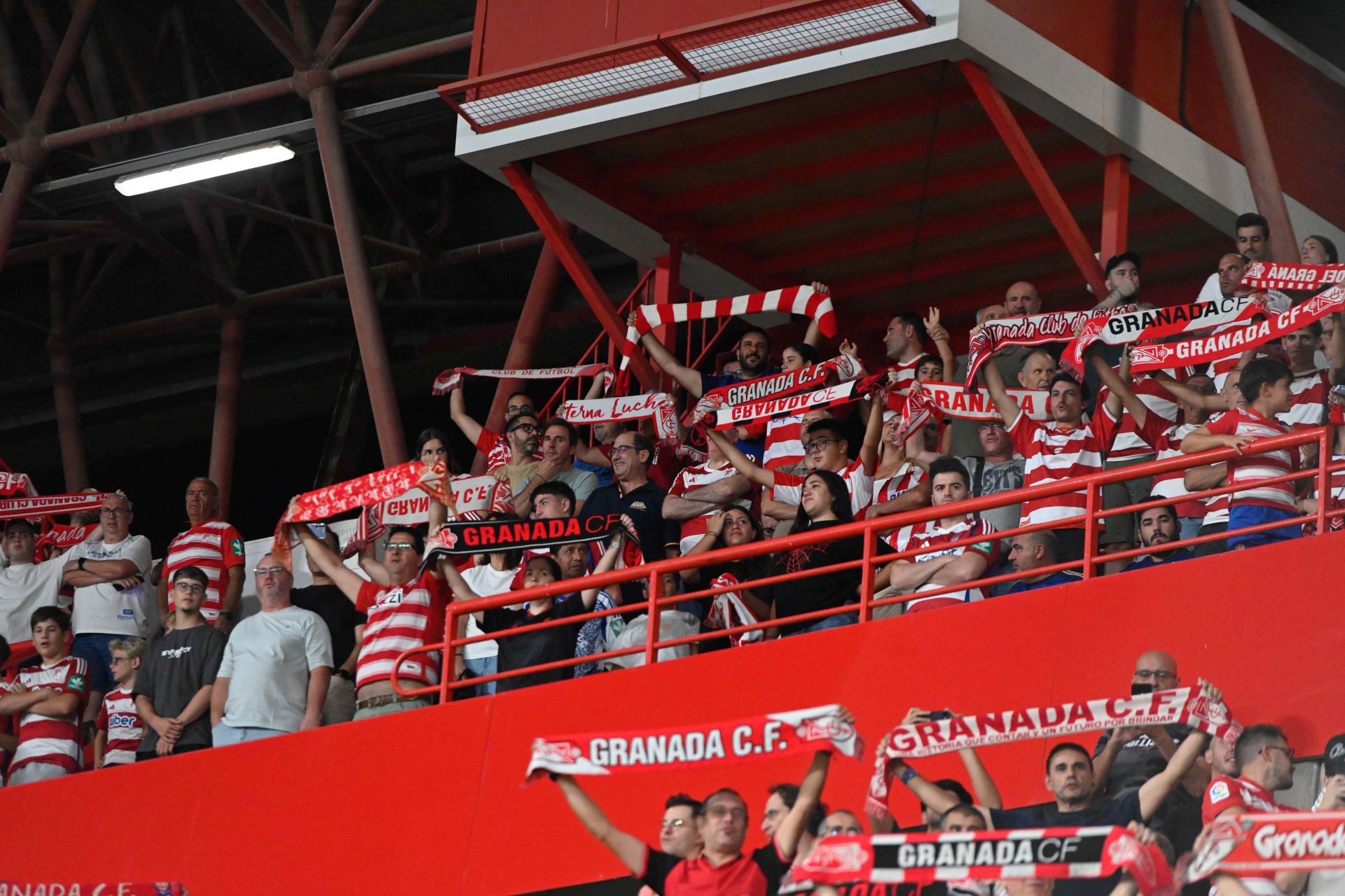 Encuéntrate en la grada del Granada - Mirandés