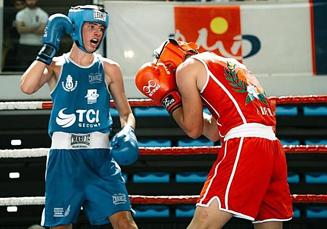 Arriba, encontrar el hueco para golpear es tema de paciencia. Abajo, el boxeo no consiste en golpear, sino en esquivar los golpes.