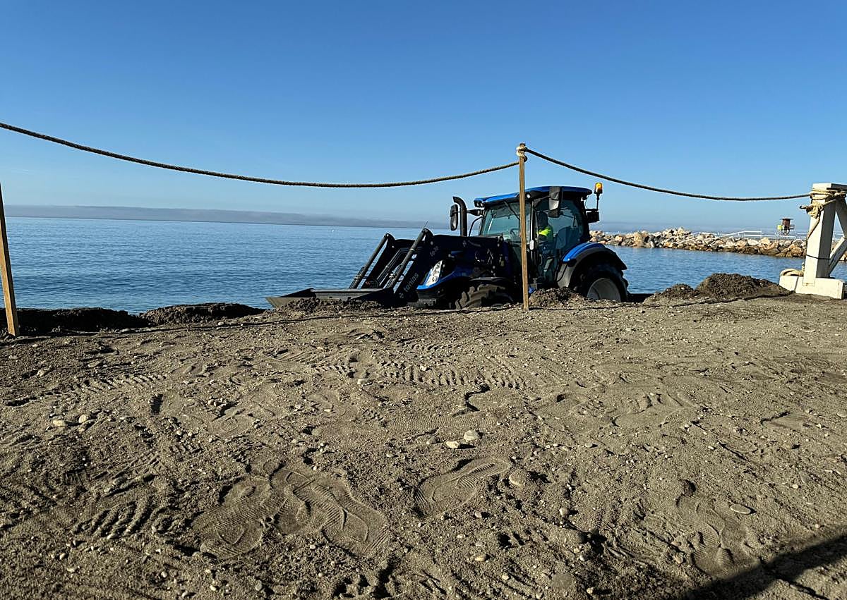 Imagen secundaria 1 - Zona de Playa Granada afectada por un nuevo escalón.