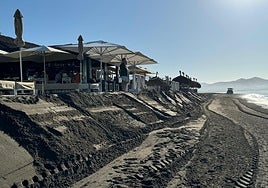 Escalón frente al chiringuito Hoyo 19.