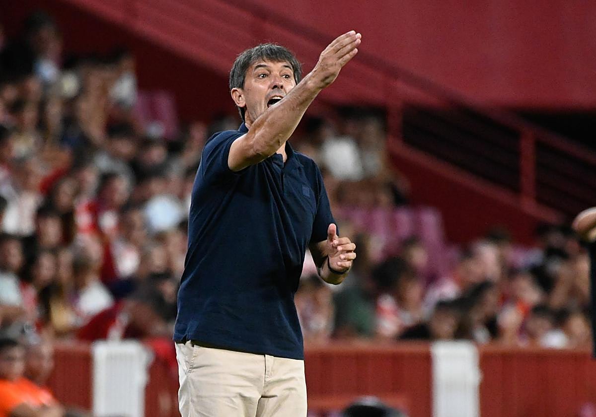 Pacheta se desgañita desde su área técnica.