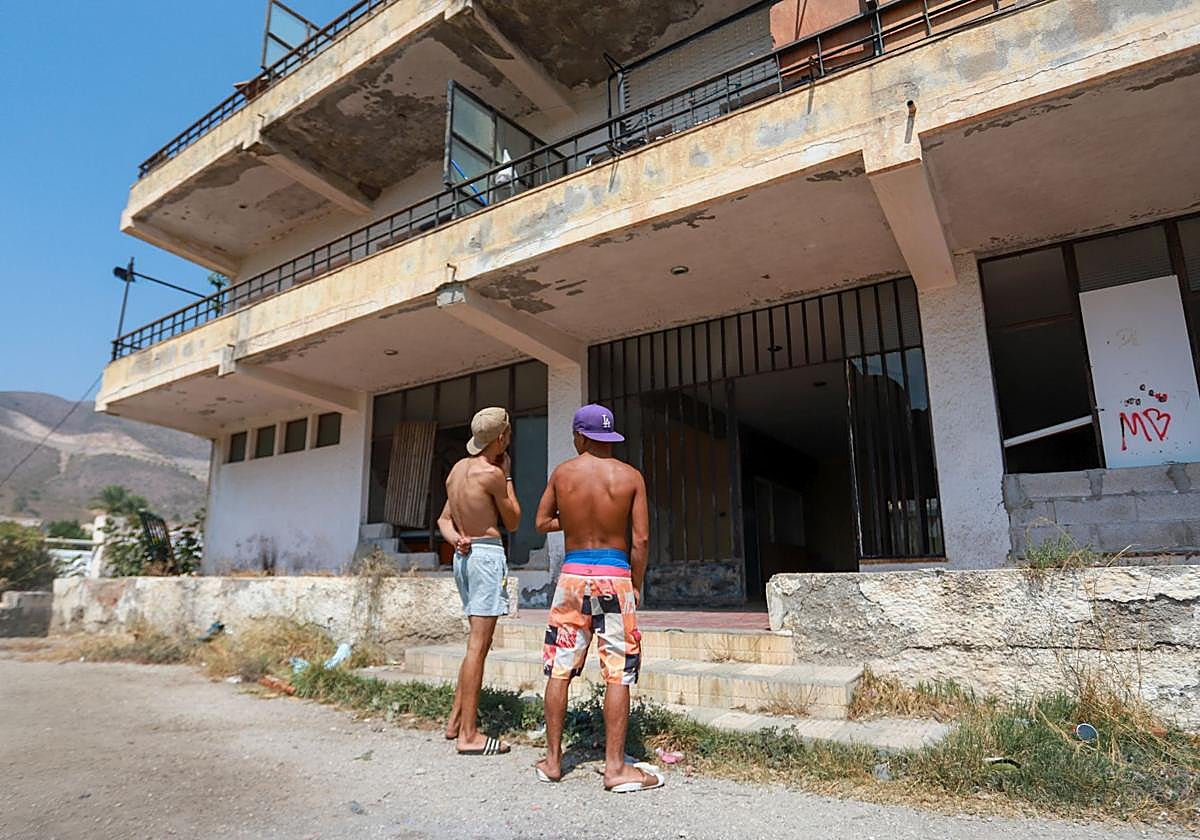 El antiguo hotel Marysol es ahora un asentamiento de temporeros.