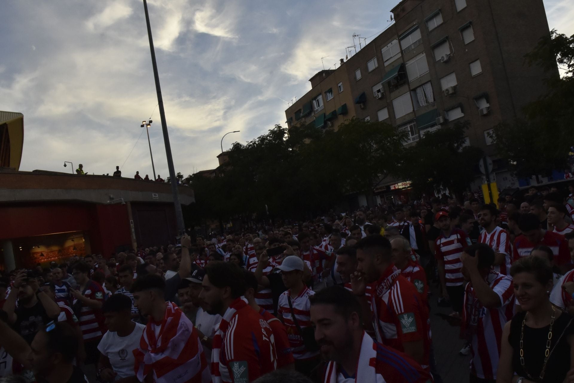 Las imágenes de la protesta de los aficionados del Granada