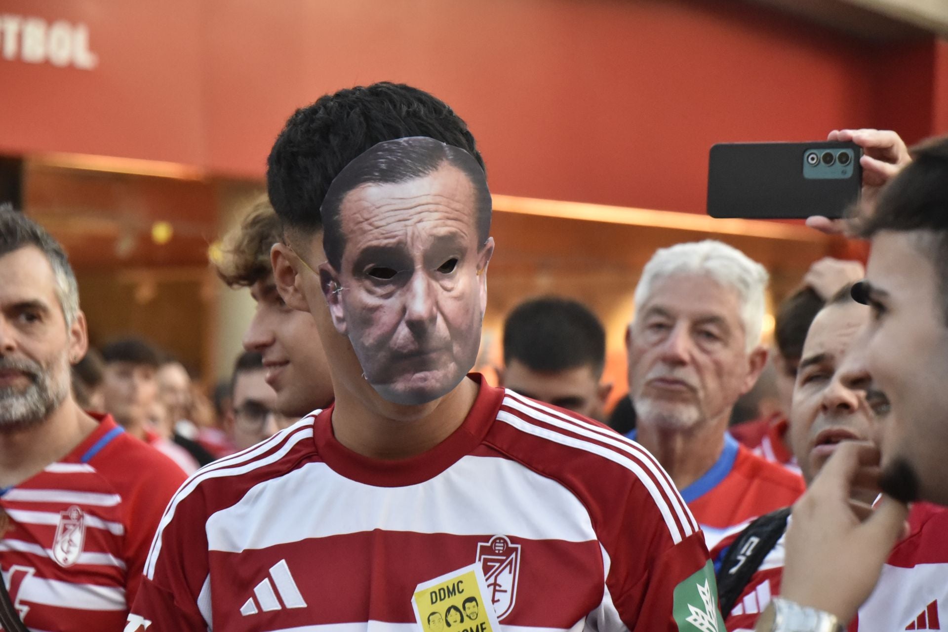 Las imágenes de la protesta de los aficionados del Granada