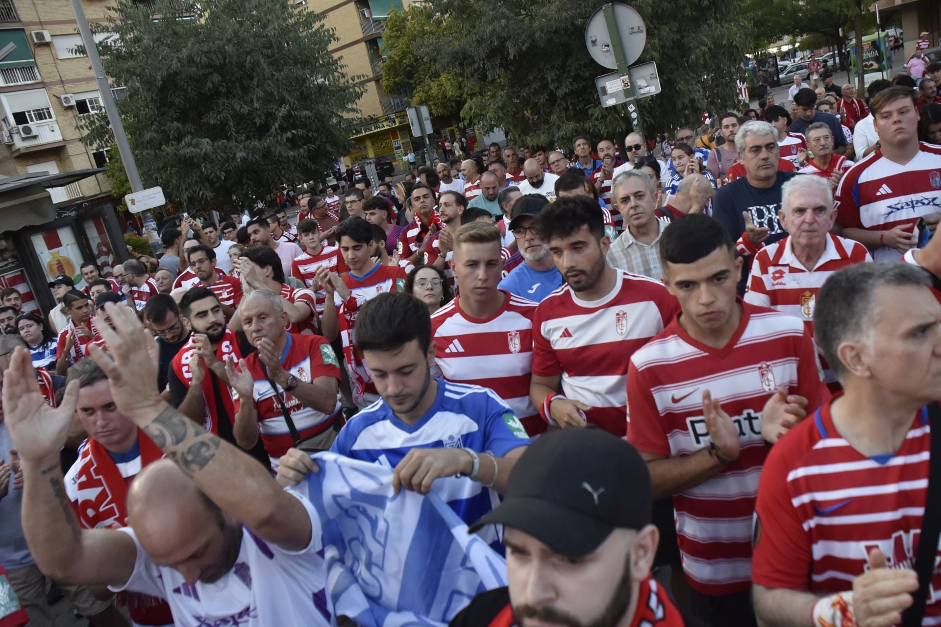 Las imágenes de la protesta de los aficionados del Granada