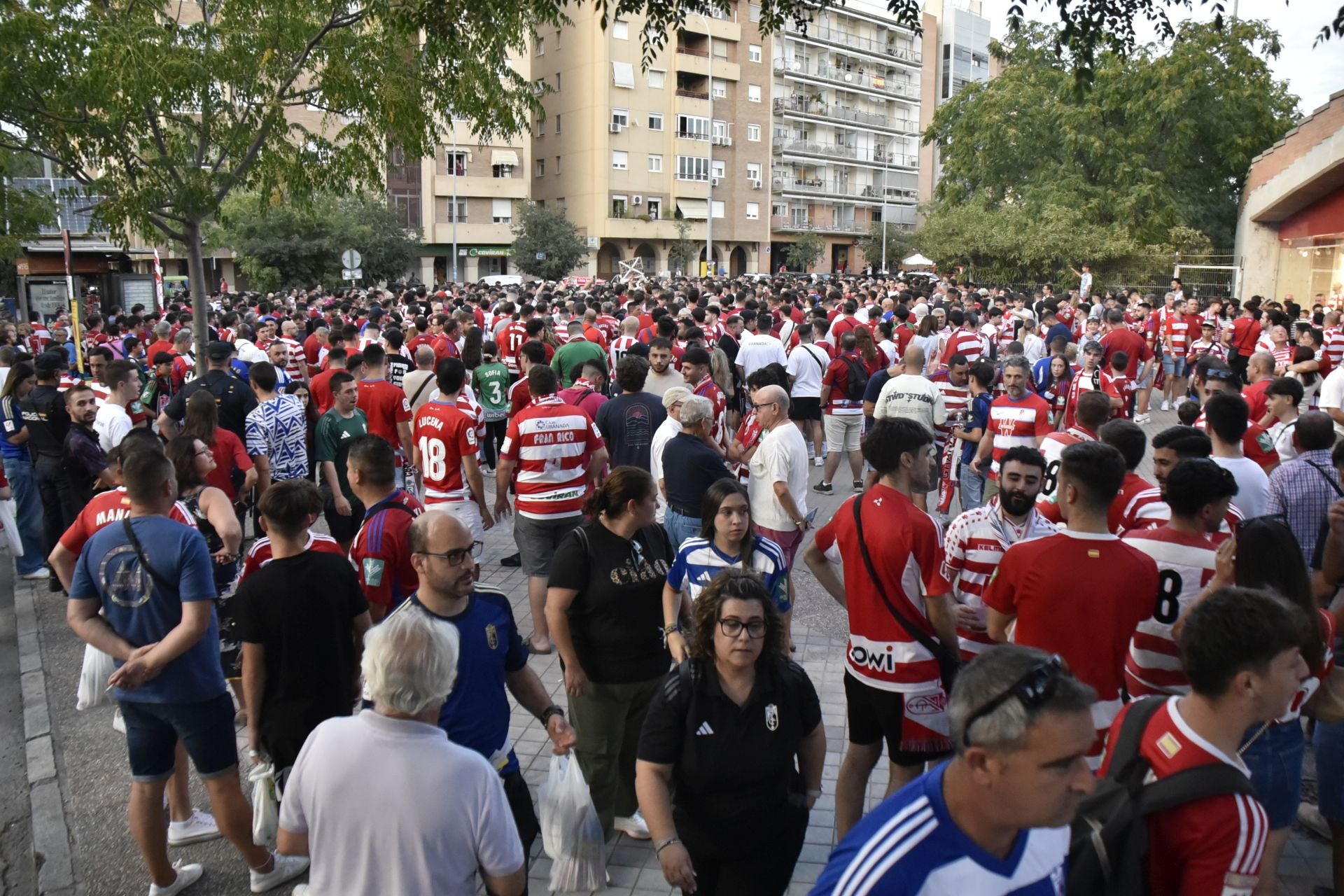 Las imágenes de la protesta de los aficionados del Granada