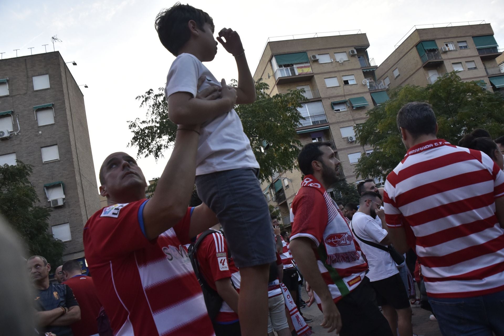 Las imágenes de la protesta de los aficionados del Granada