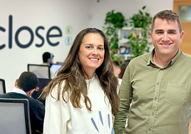 Los responsables de la agencia Close, Sacra Jáimez y David Pérez, que impartirán la charla para Cámara Granada