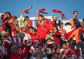 Aficionados del Granada en La Rosaleda en un partido anterior.