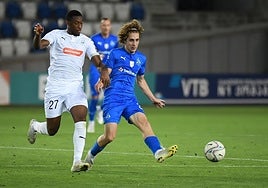 Luka Gagnidze disputa un balón durante un partido anterior.