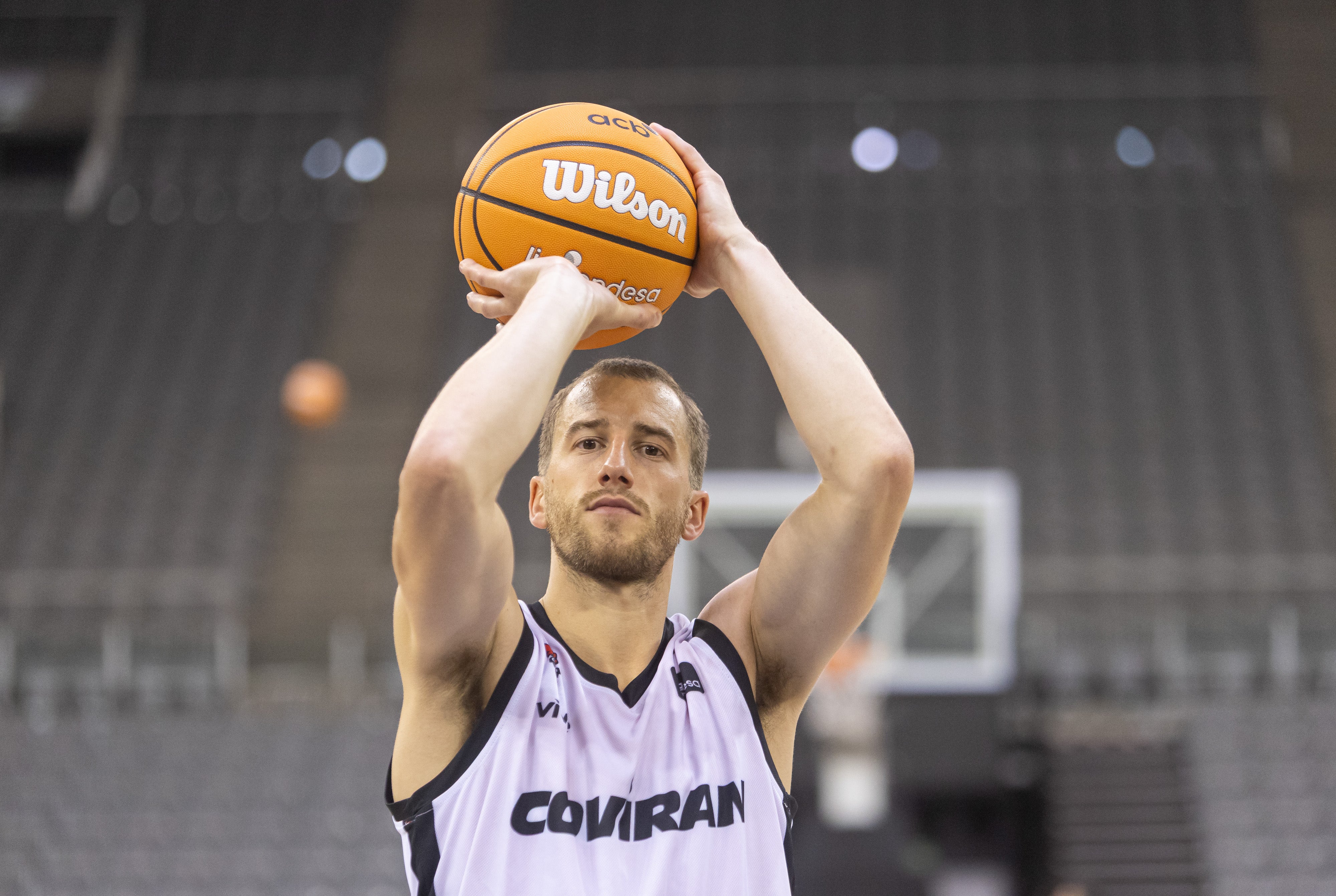 Matt Thomas ya luce muñeca en el Palacio de los Deportes.