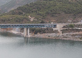 El Gobierno cerrará al tráfico un tramo de la A-44 hasta finales de diciembre por las obras del viaducto de Rules