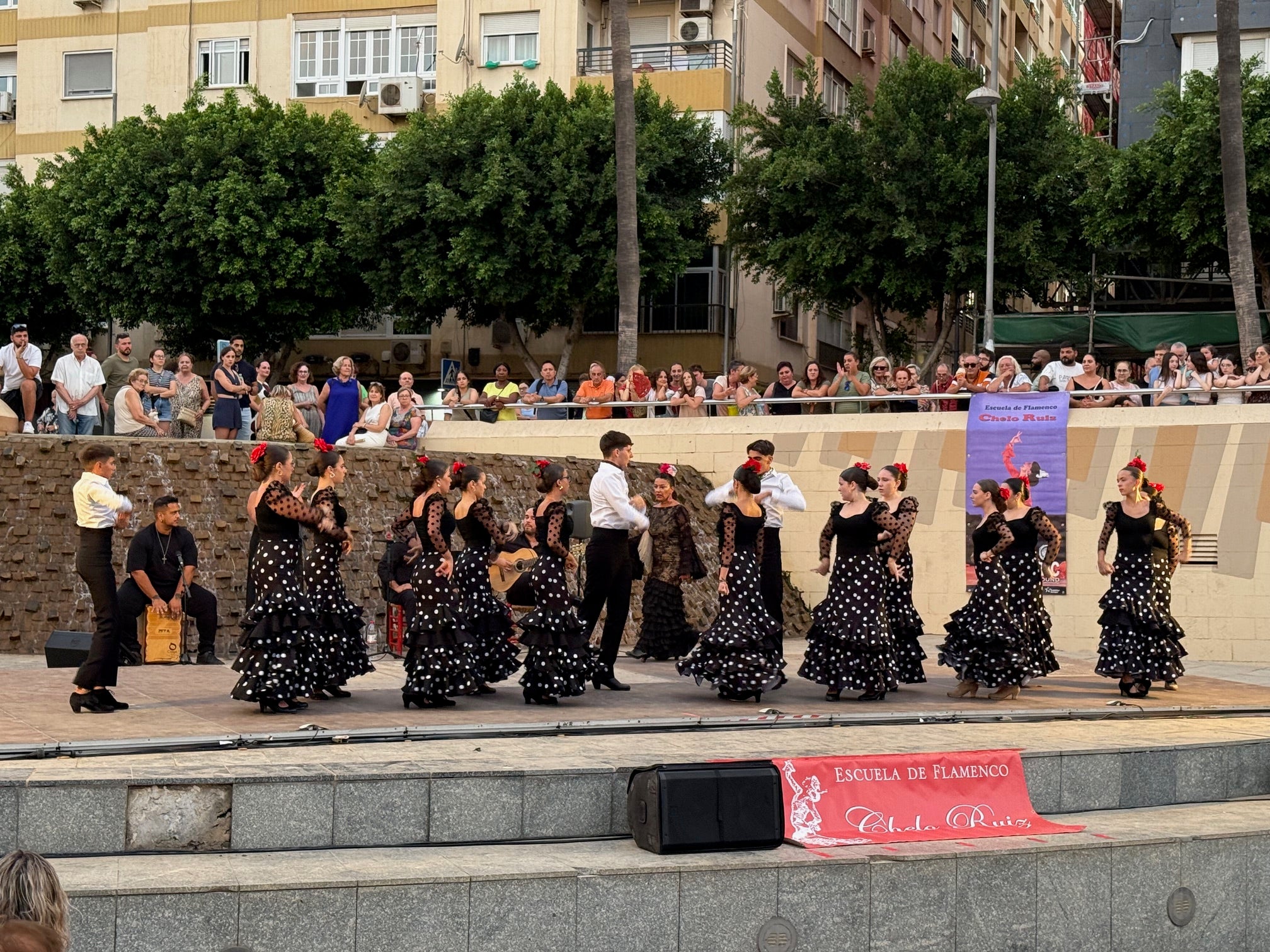 Imagen secundaria 2 - La Escuela de Baile de Chelo Ruiz llena de duende y talento el Anfiteatro de la Rambla