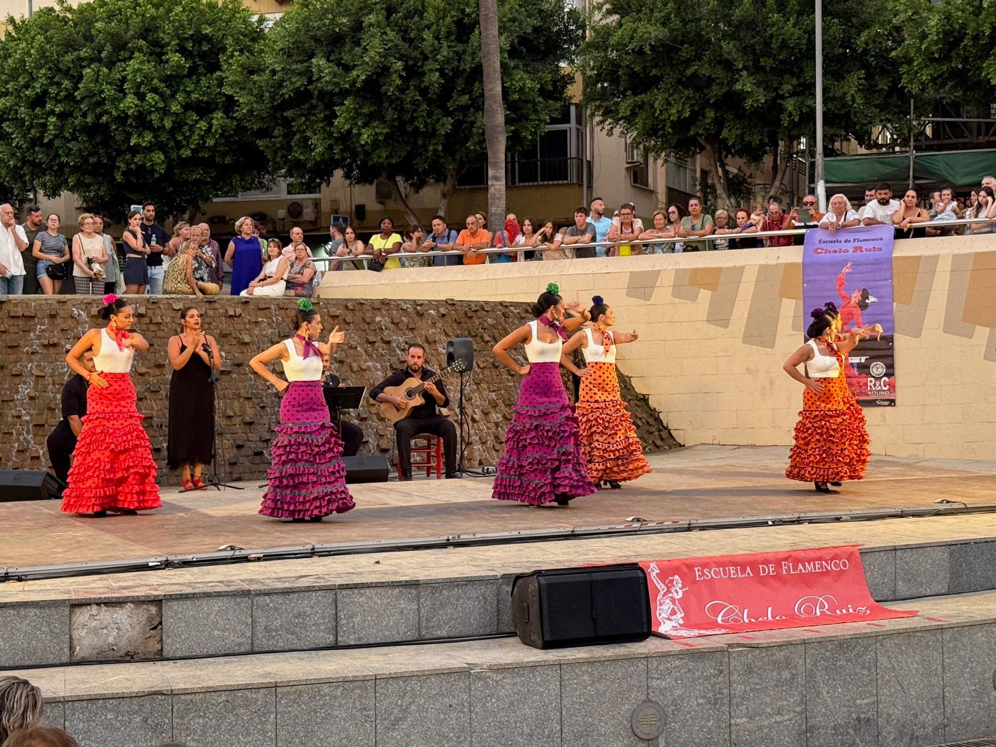Imagen secundaria 1 - La Escuela de Baile de Chelo Ruiz llena de duende y talento el Anfiteatro de la Rambla