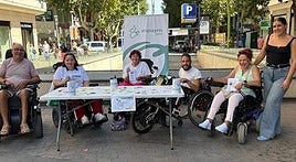 Mesa informativa de Aspaym Jaén.