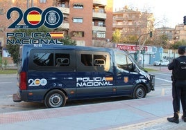 Roba el móvil a un joven que le había comprado comida en un supermercado de Granada
