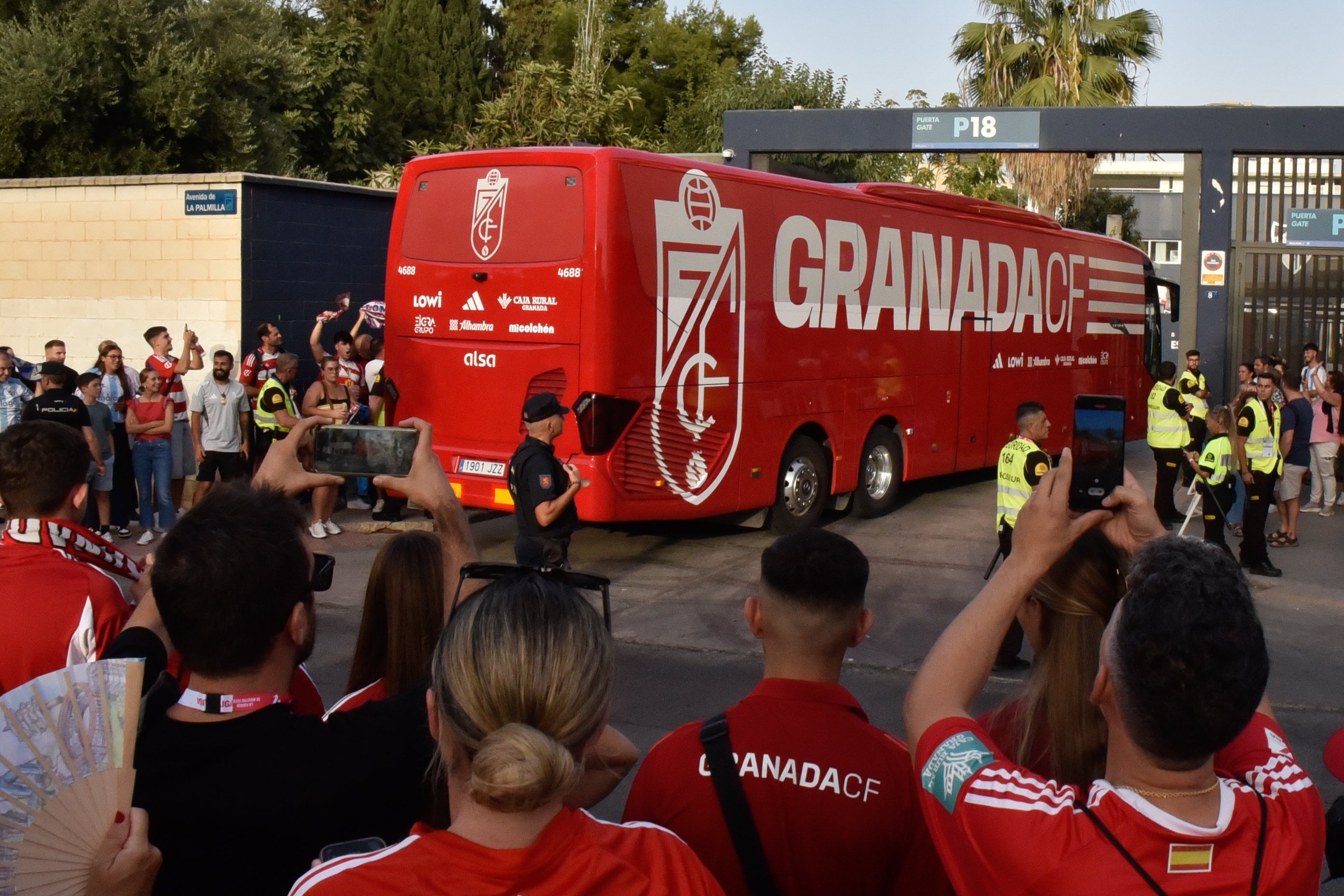 La afición del Granada CF en La Rosaleda