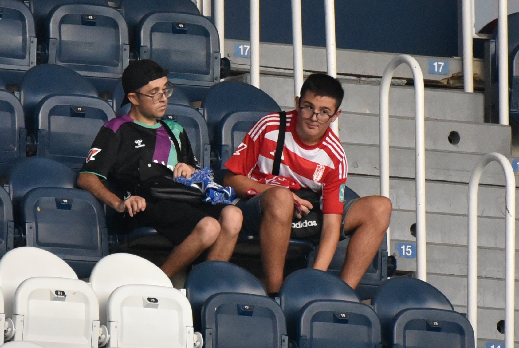 La afición del Granada CF en La Rosaleda