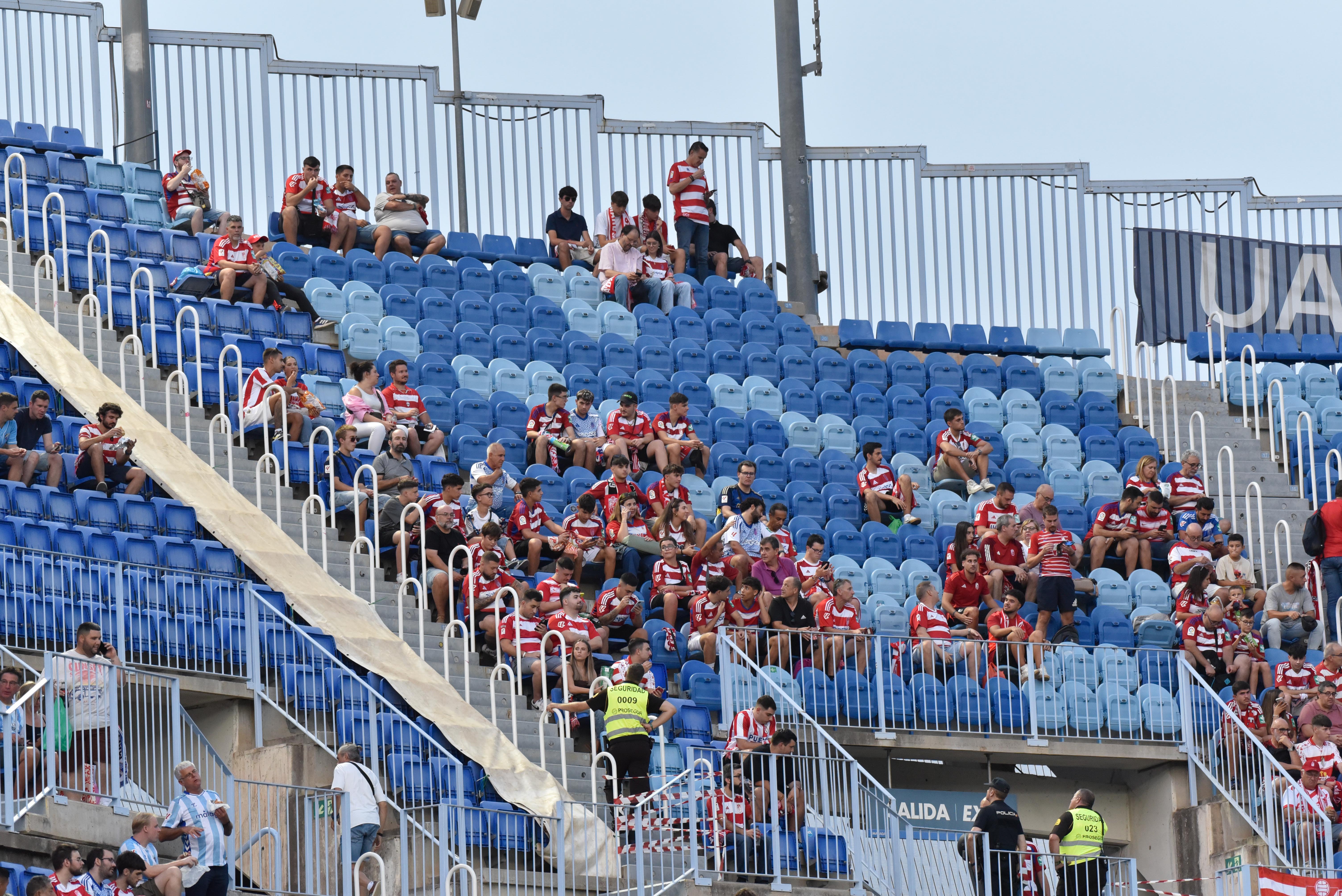 La afición del Granada CF en La Rosaleda