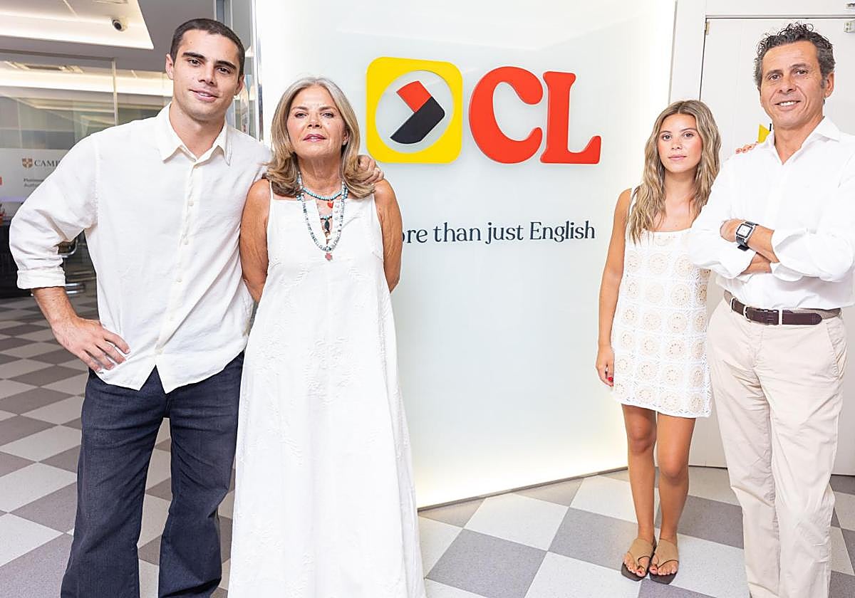 Los fundadorse de CL, Carlos Martínez-Única y Susana López junto a sus hijos que trabajan ya en el negocio